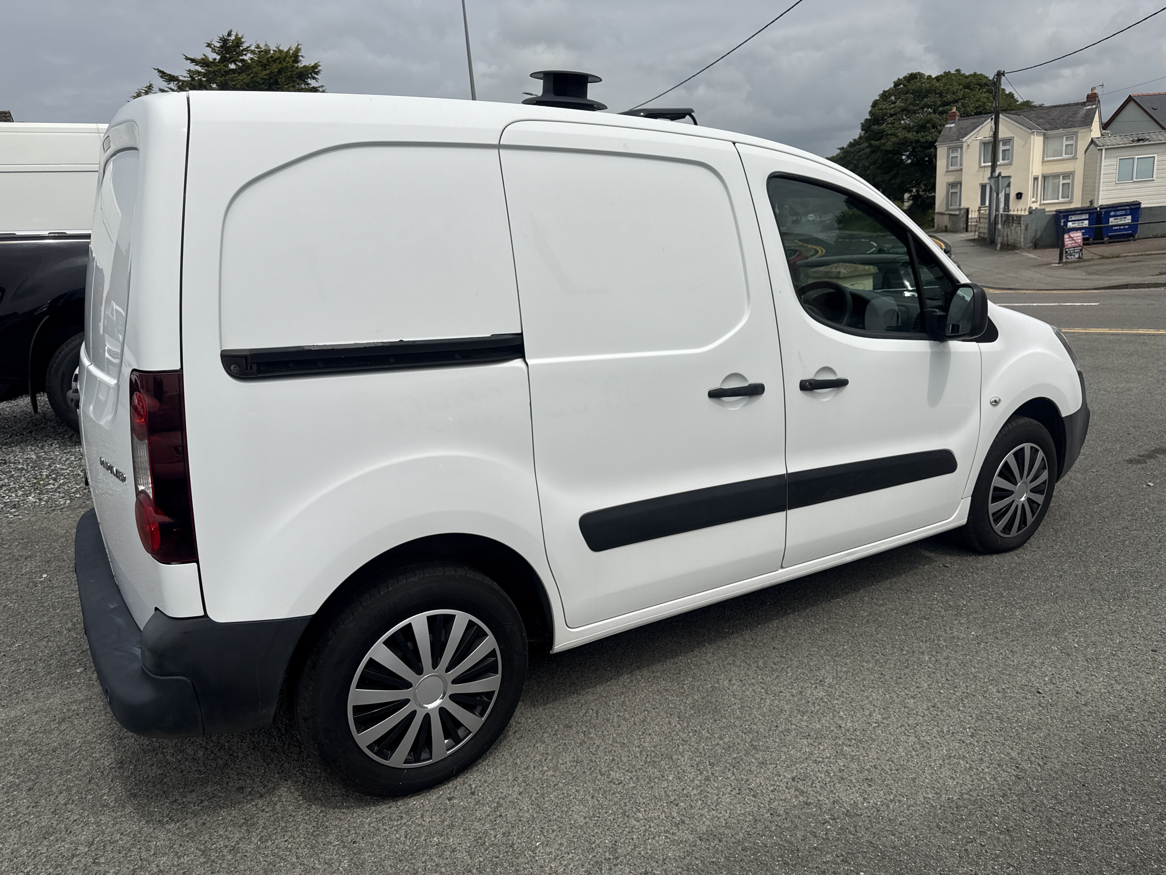 Peugeot PARTNER 850 PROFESSIONAL HDI for sale at Mike Howlin Motor Sales Pembrokeshire