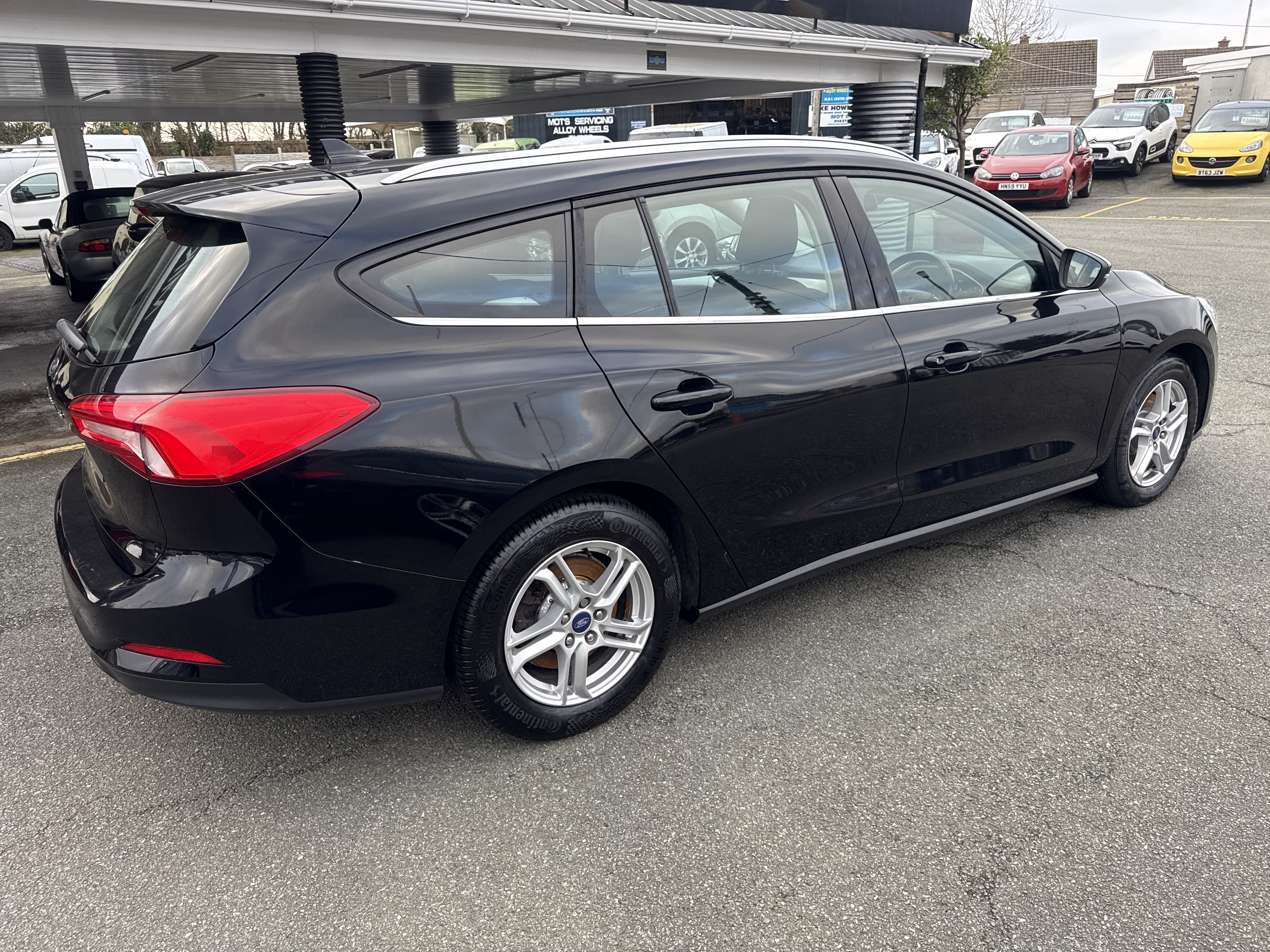 Ford FOCUS EBL 95 ZETEC for sale at Mike Howlin Motor Sales Pembrokeshire