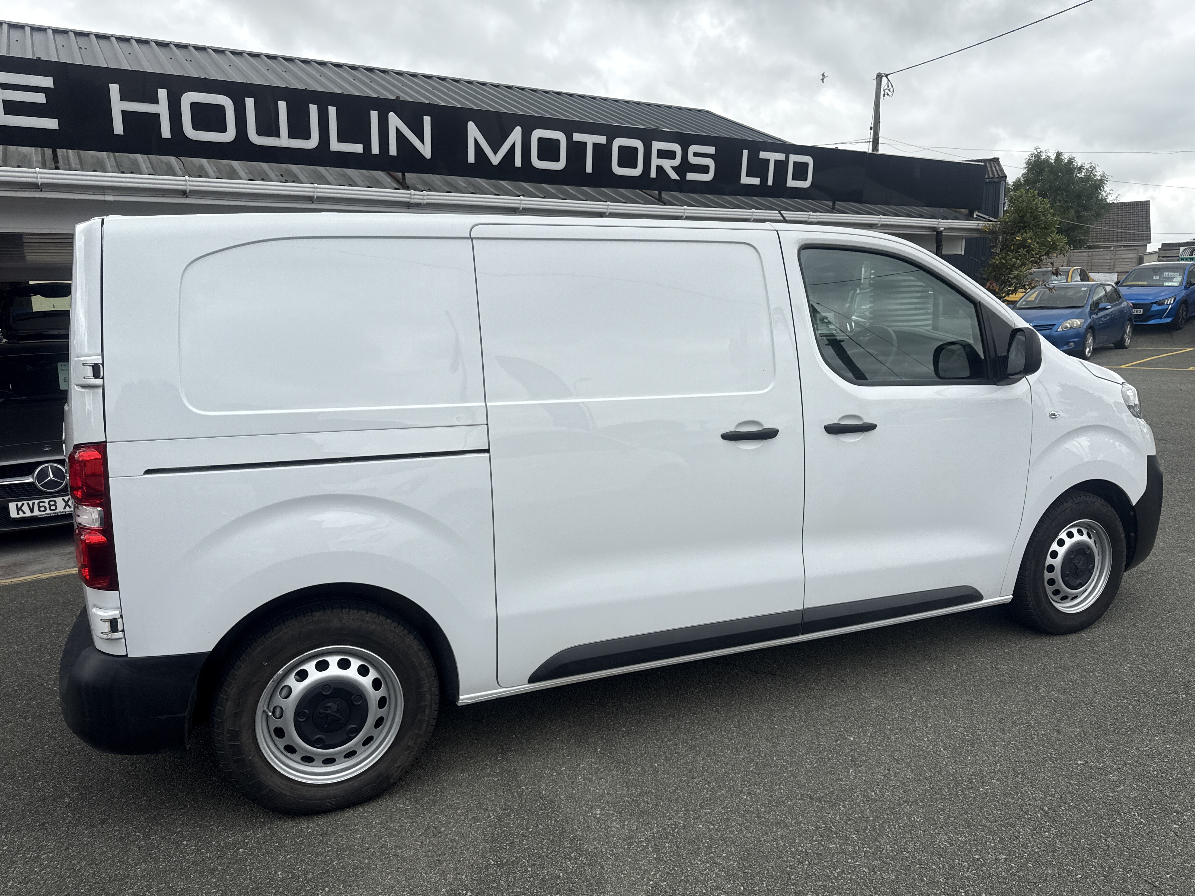Peugeot EXPERT PROFESSIONAL PREMIUM BLUE HDI  for sale at Mike Howlin Motor Sales Pembrokeshire