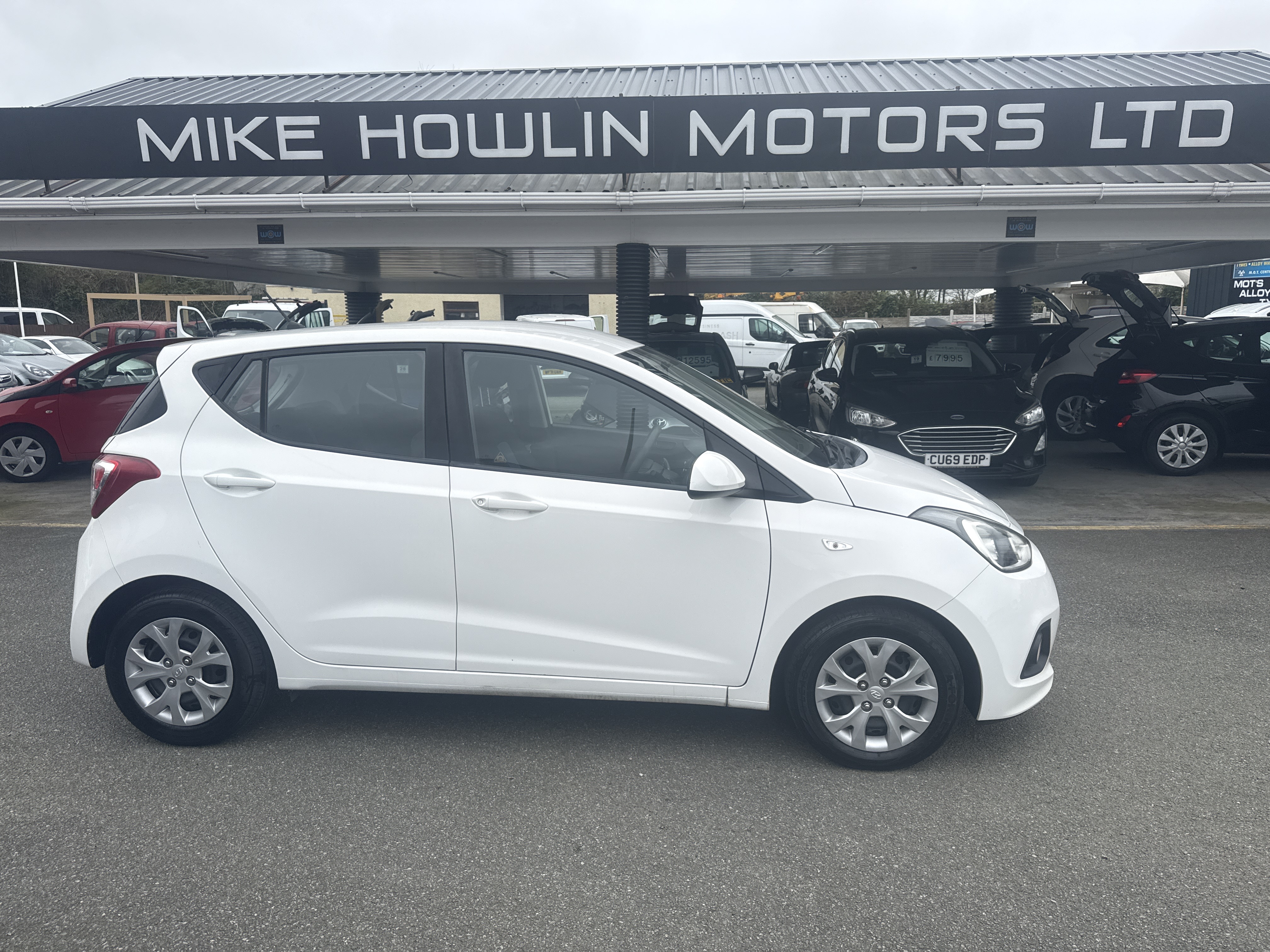 Hyundai I10 SE for sale at Mike Howlin Motor Sales Pembrokeshire