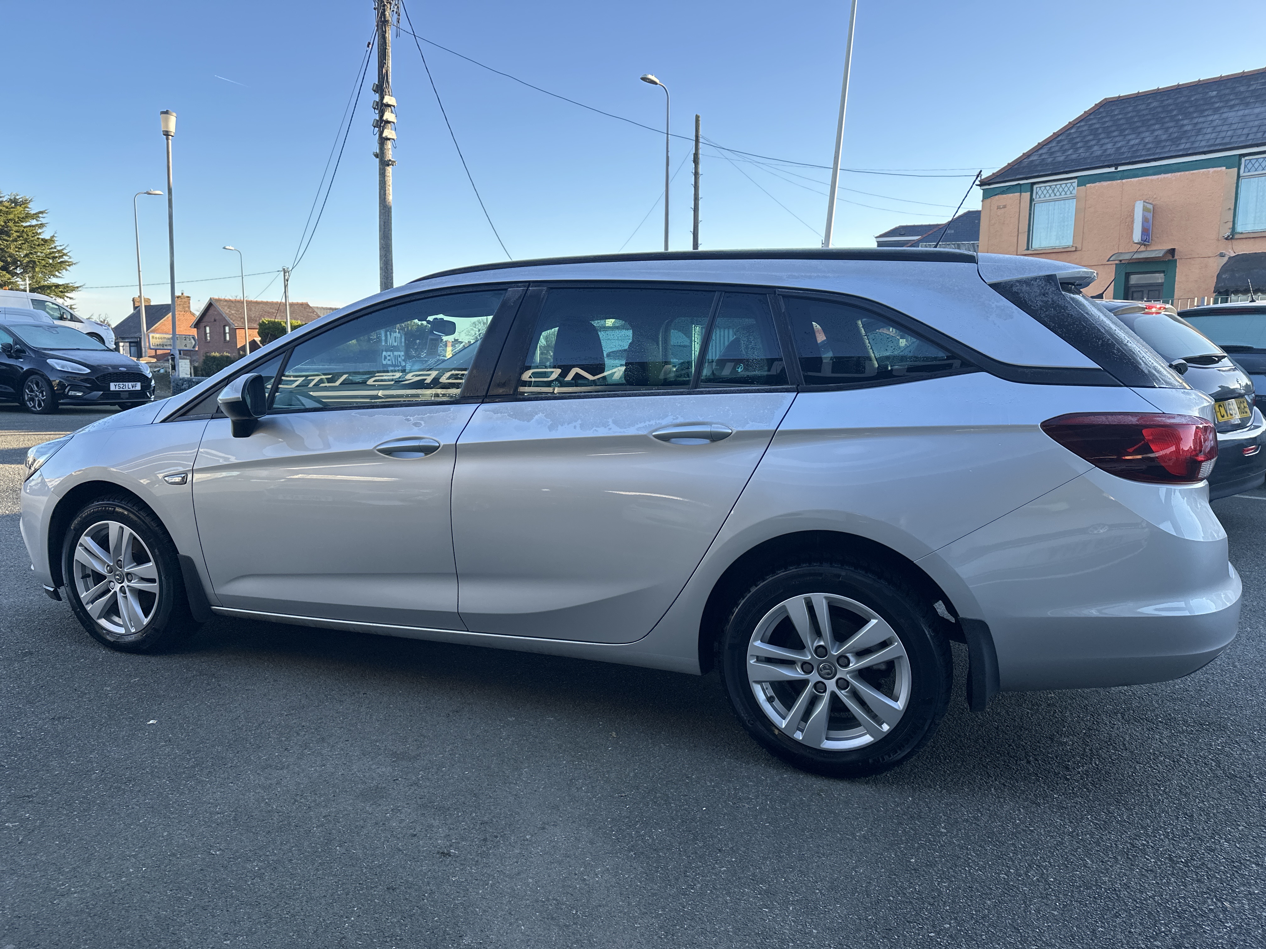 Vauxhall ASTRA DESIGN CDTI for sale at Mike Howlin Motor Sales Pembrokeshire