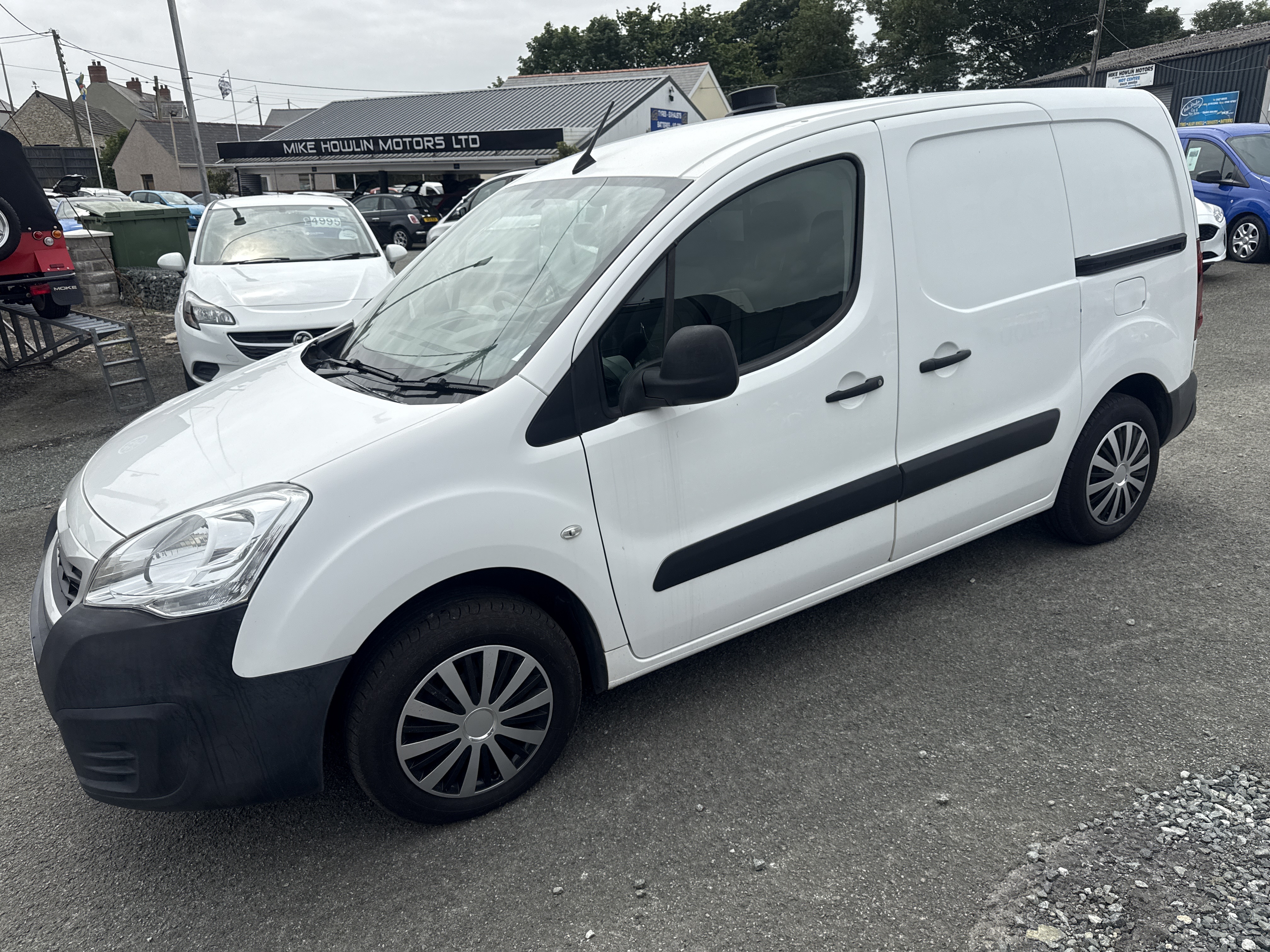 Peugeot PARTNER 850 PROFESSIONAL HDI for sale at Mike Howlin Motor Sales Pembrokeshire