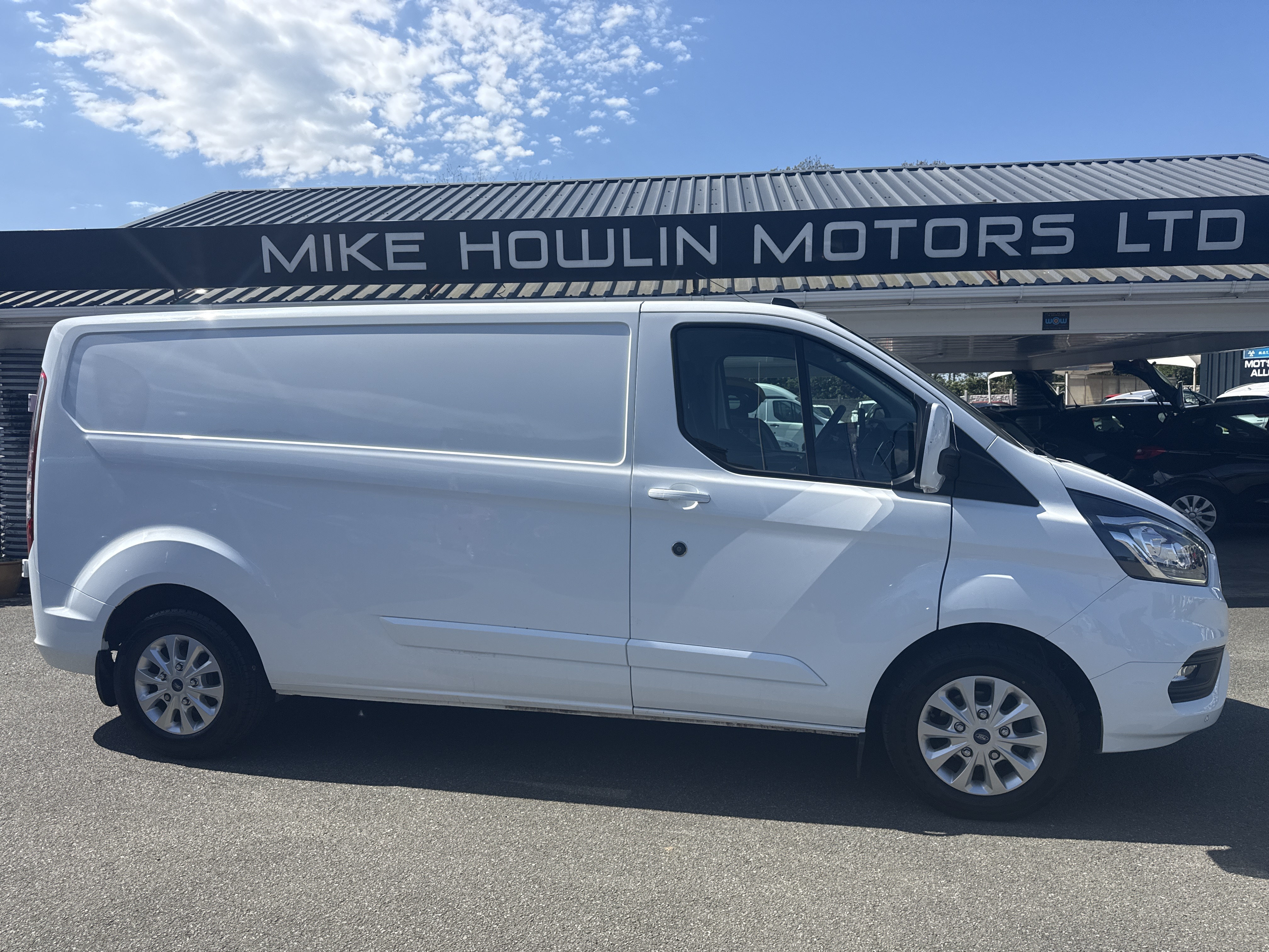 Ford TRANSIT CUSTOM EBL 130 300 LWB LIMITED  for sale at Mike Howlin Motor Sales Pembrokeshire