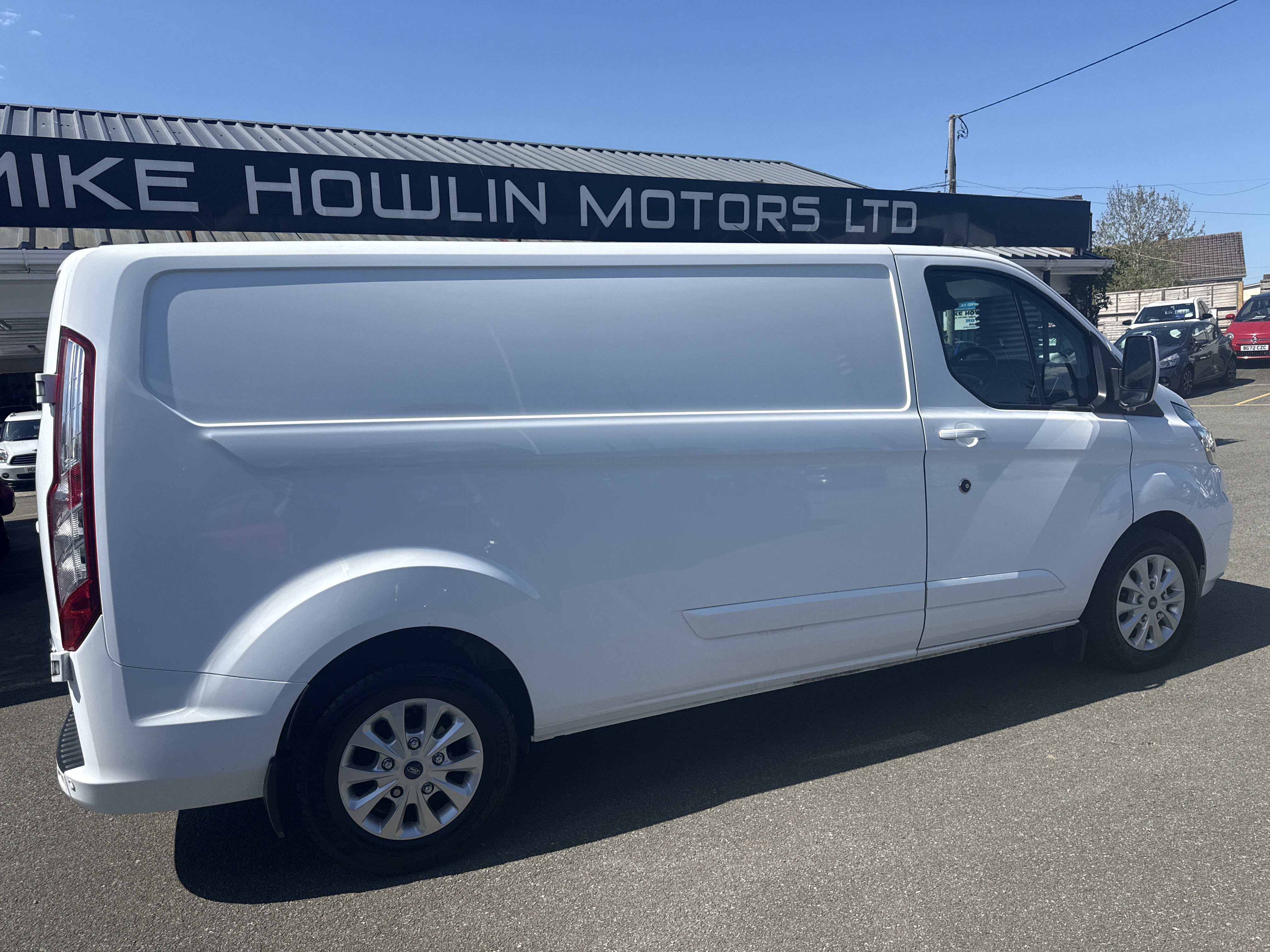 Ford TRANSIT CUSTOM EBL 130 300 LWB LIMITED  for sale at Mike Howlin Motor Sales Pembrokeshire