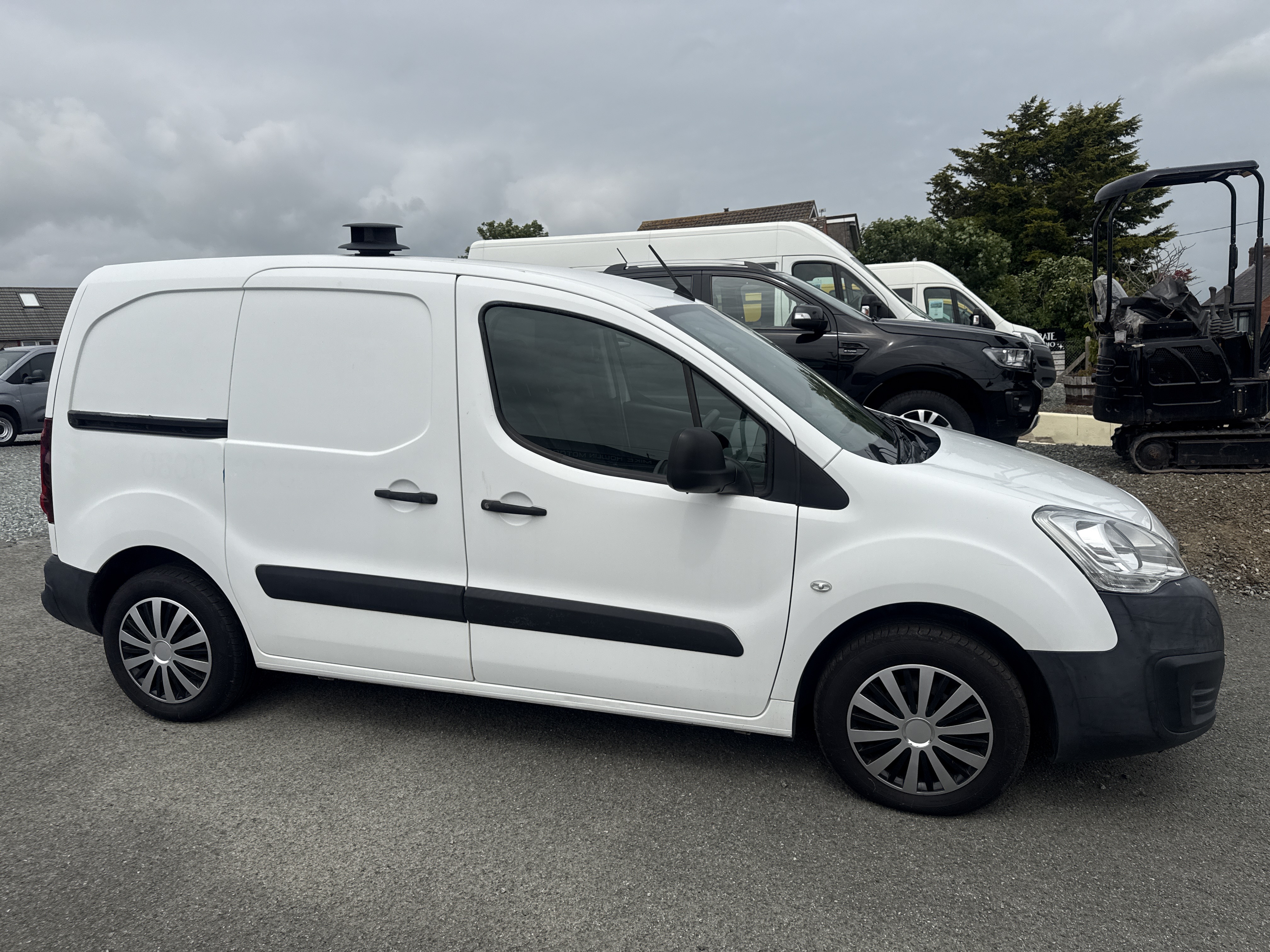 Peugeot PARTNER 850 PROFESSIONAL HDI for sale at Mike Howlin Motor Sales Pembrokeshire