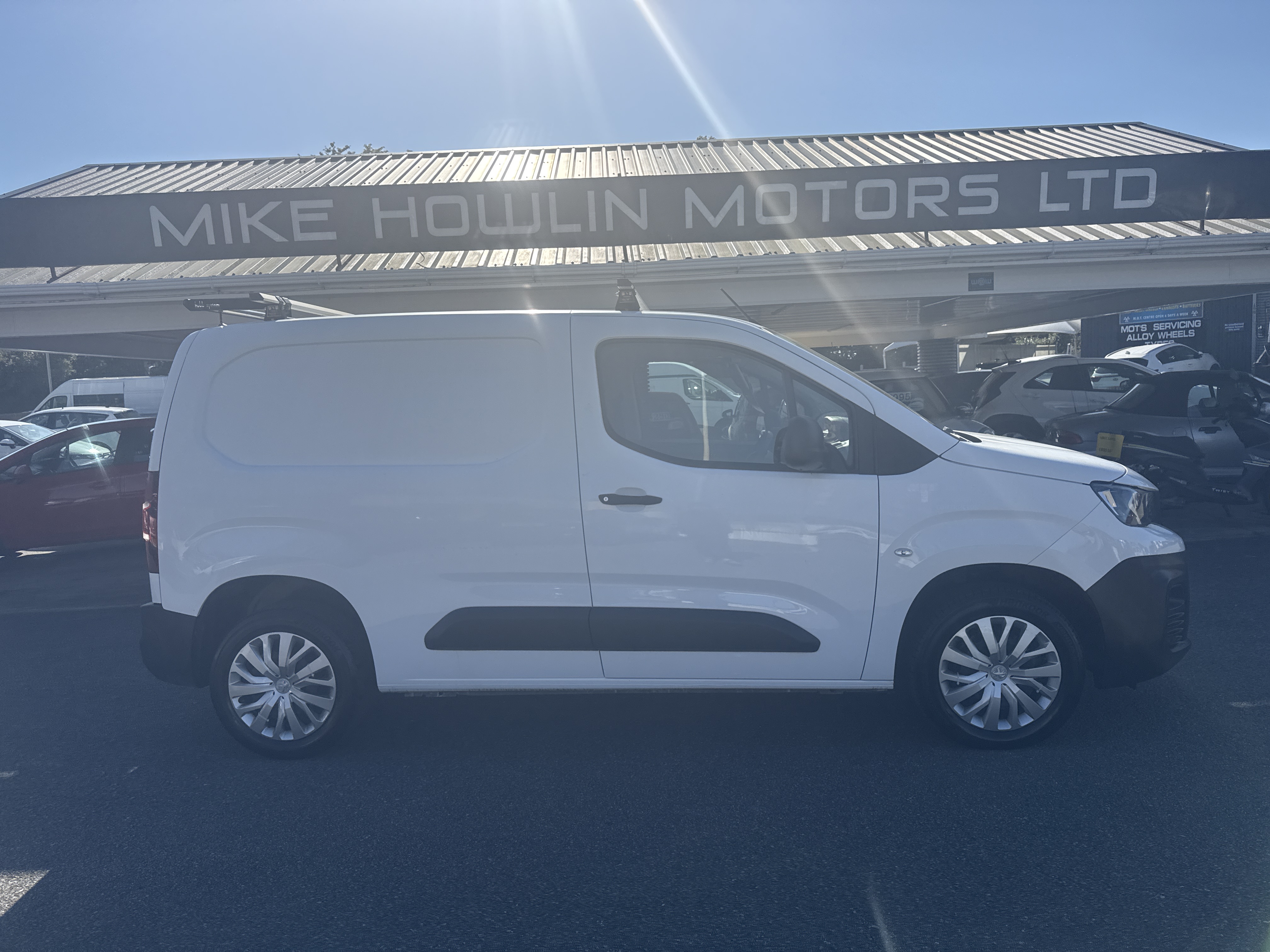 Peugeot PARTNER PROFESSIONAL BLUE HDI for sale at Mike Howlin Motor Sales Pembrokeshire