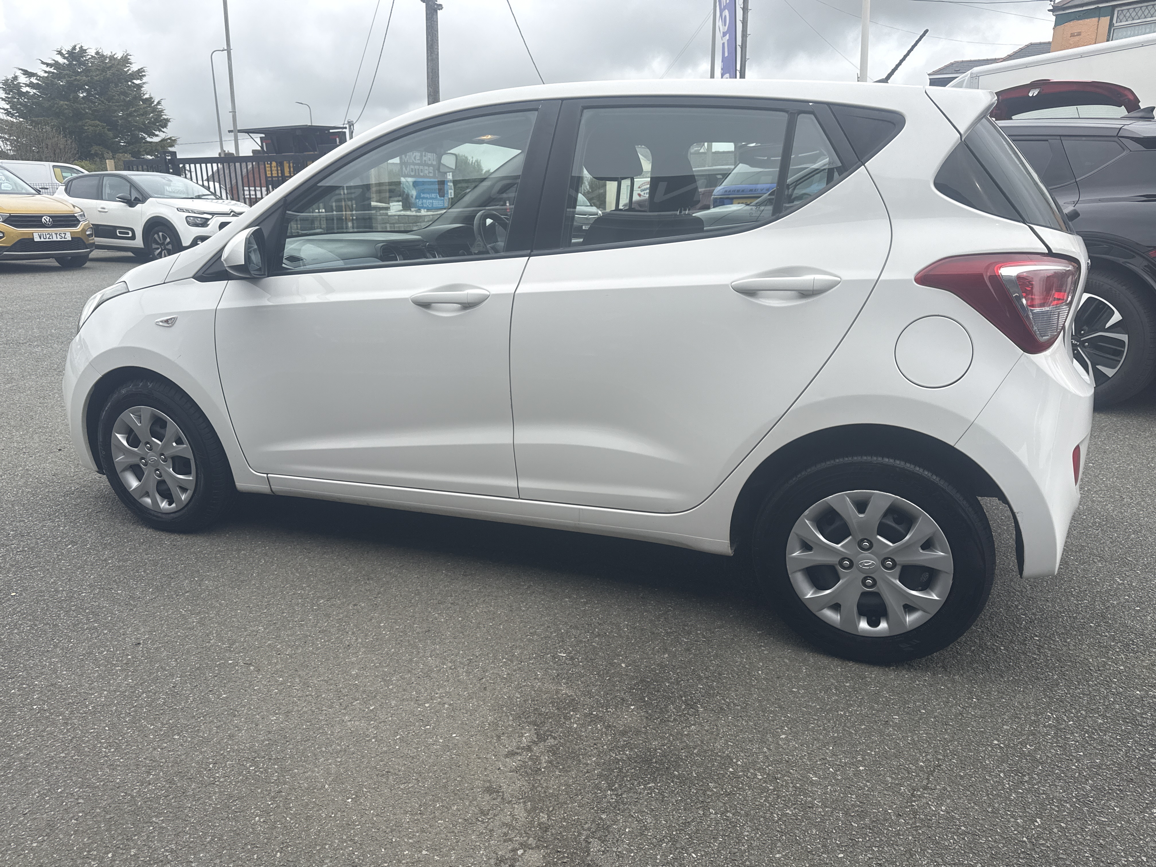 Hyundai I10 SE for sale at Mike Howlin Motor Sales Pembrokeshire