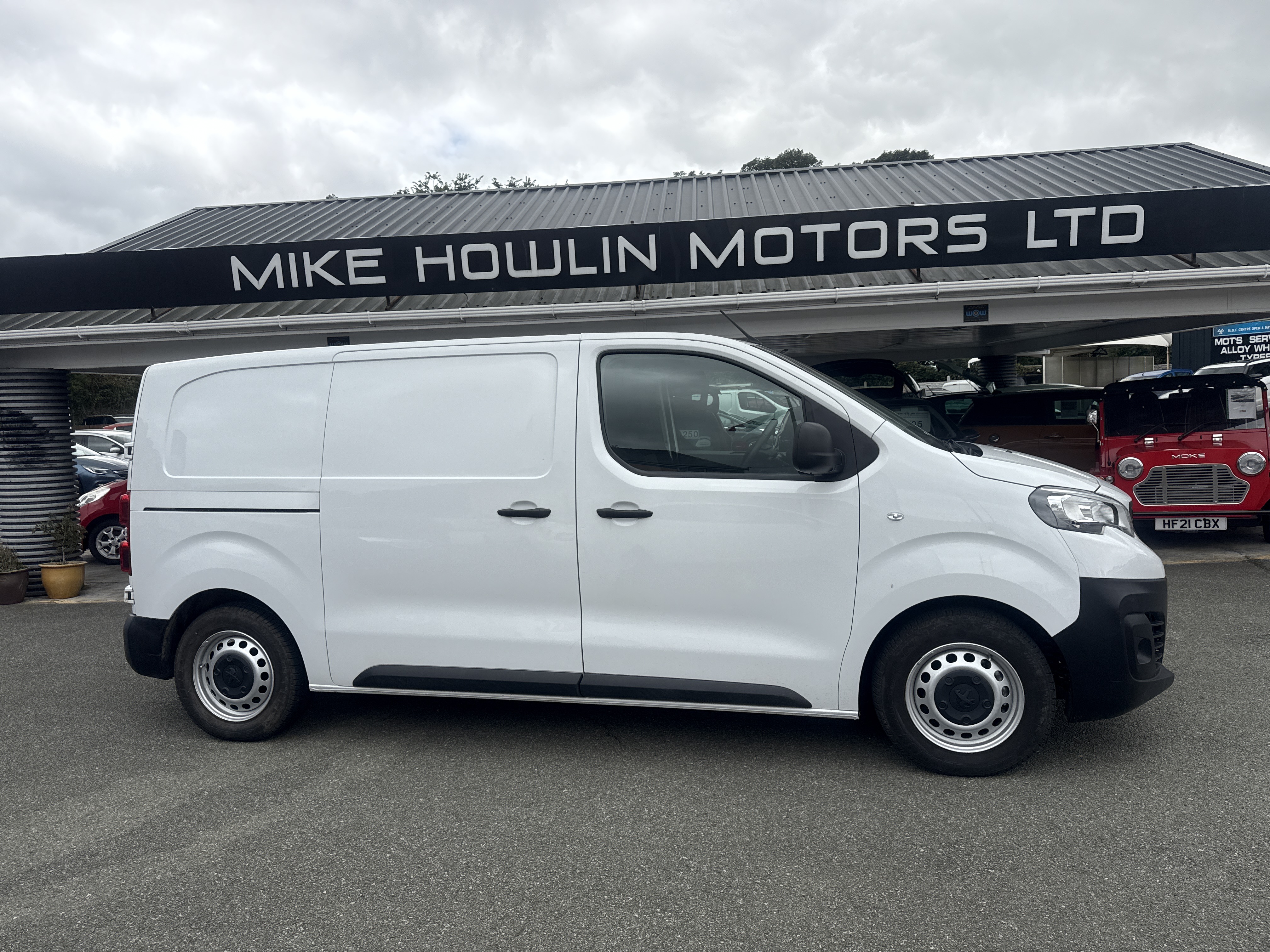 Peugeot EXPERT PROFESSIONAL PREMIUM BLUE HDI  for sale at Mike Howlin Motor Sales Pembrokeshire