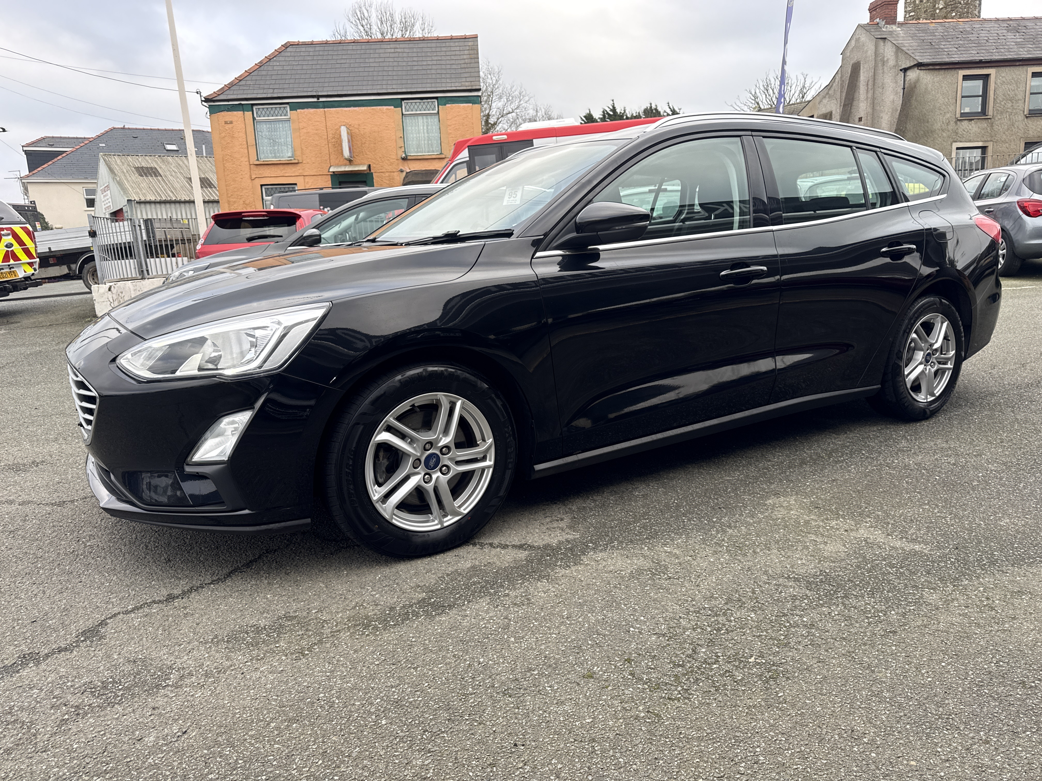 Ford FOCUS EBL 95 ZETEC for sale at Mike Howlin Motor Sales Pembrokeshire