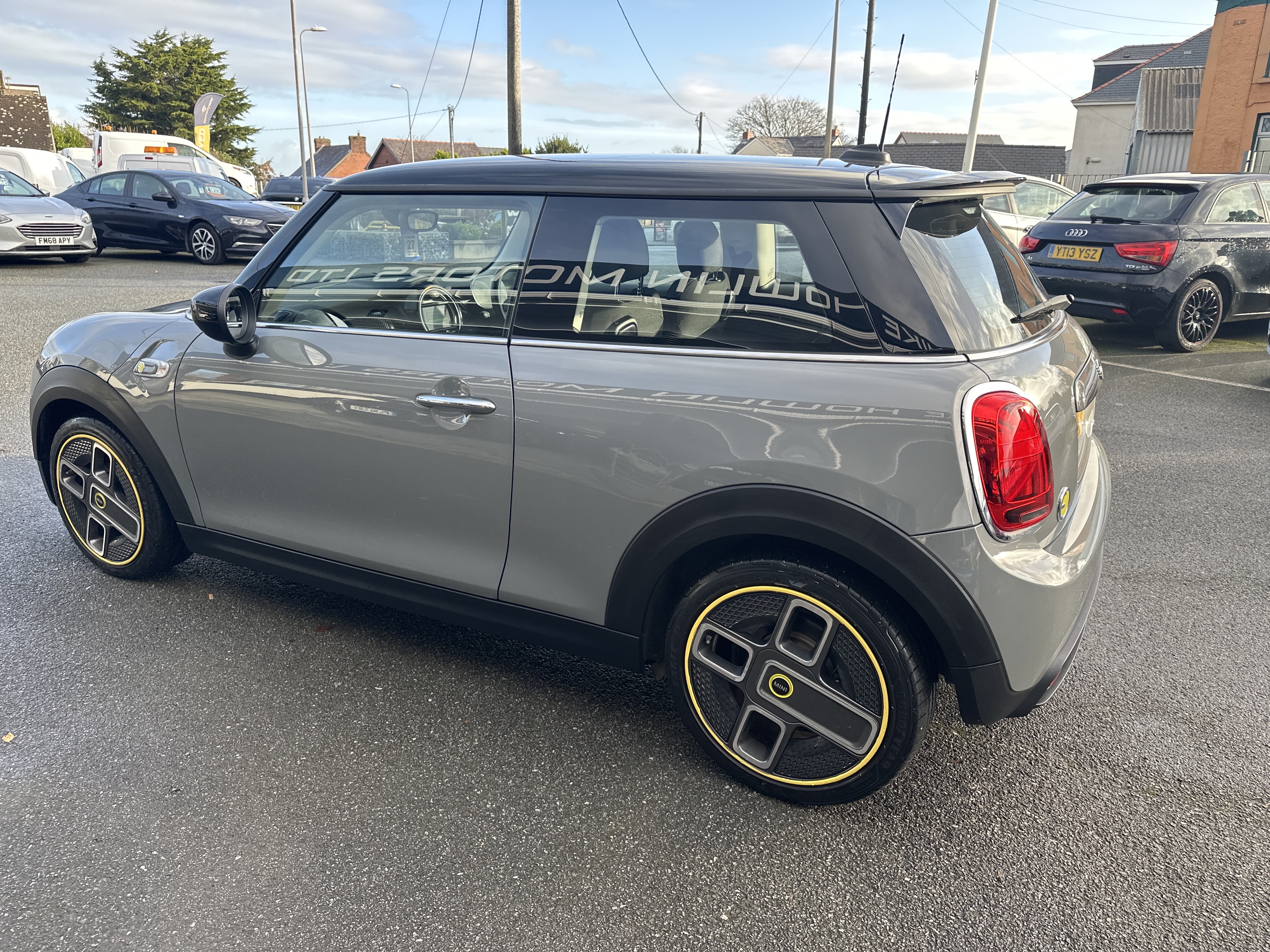 Mini COOPER S ELECTRIC LEVEL 1  for sale at Mike Howlin Motor Sales Pembrokeshire