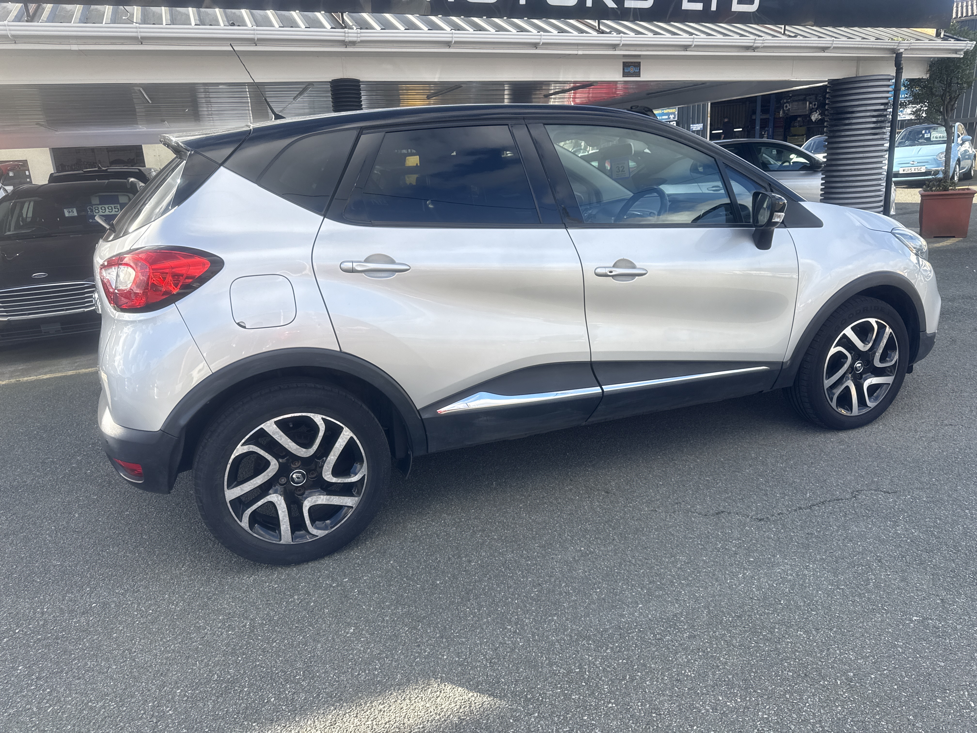 Renault CAPTUR DCI 110 DYNAMIQUE S NAV for sale at Mike Howlin Motor Sales Pembrokeshire