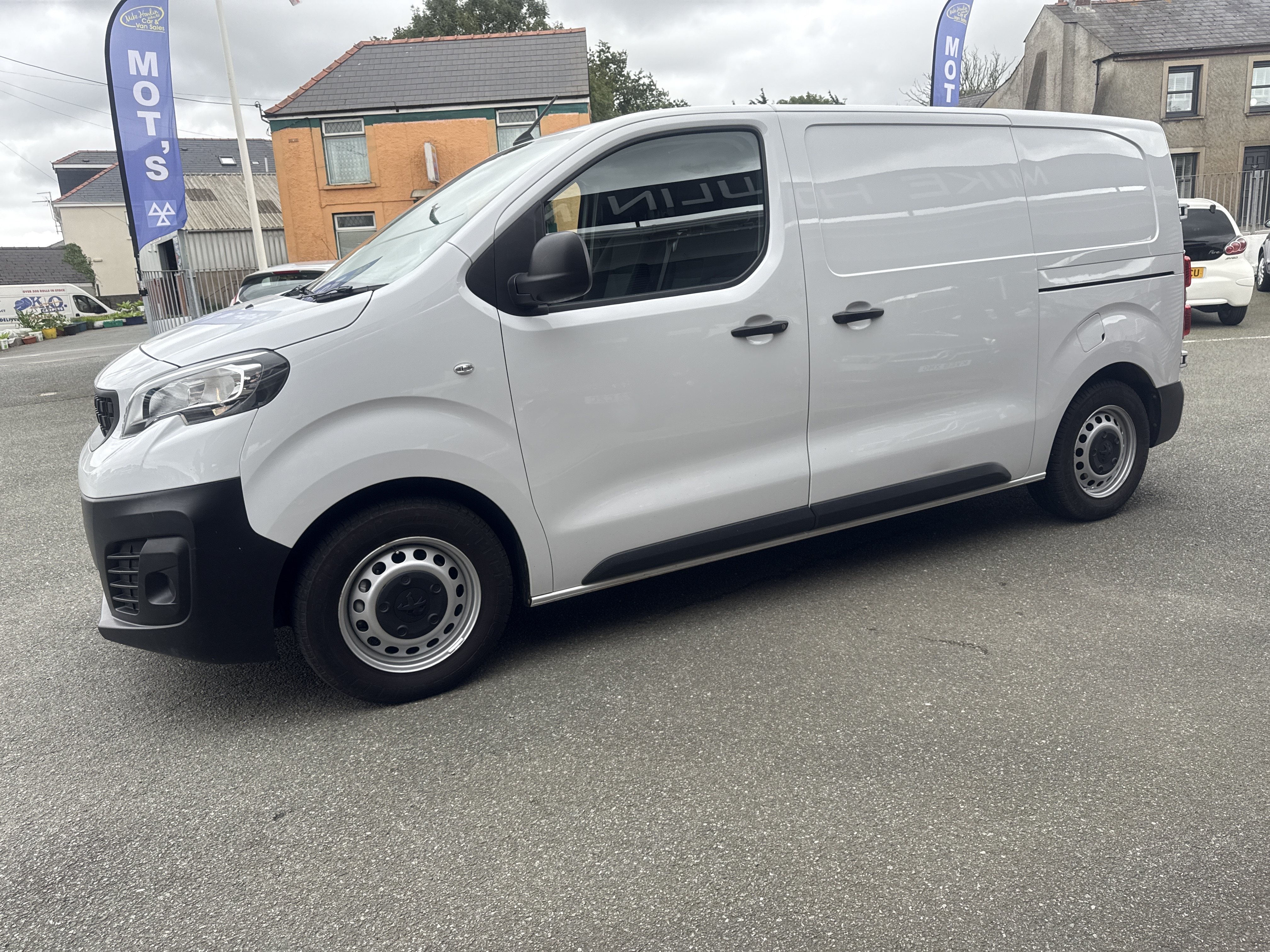 Peugeot EXPERT PROFESSIONAL PREMIUM BLUE HDI  for sale at Mike Howlin Motor Sales Pembrokeshire