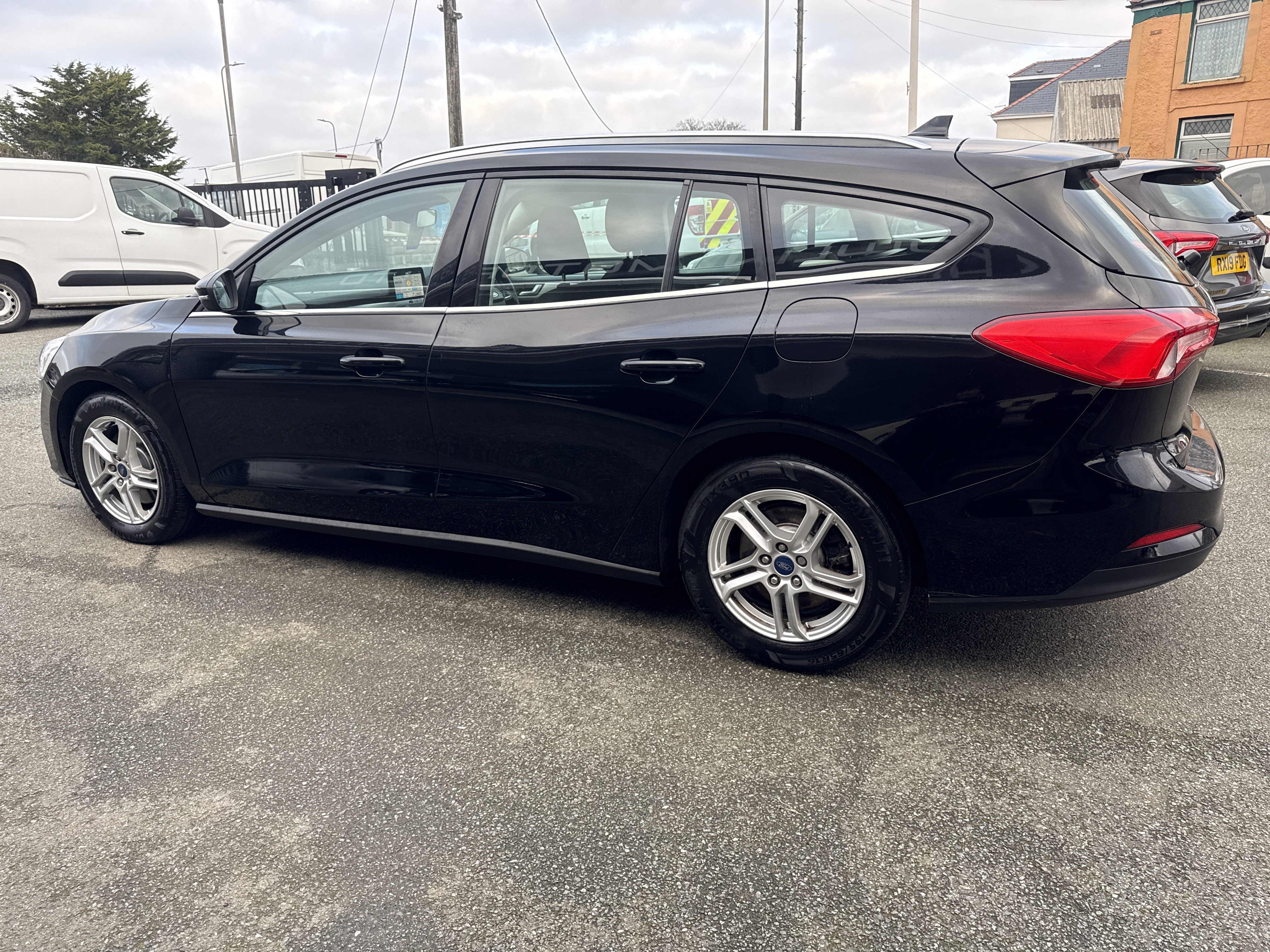 Ford FOCUS EBL 95 ZETEC for sale at Mike Howlin Motor Sales Pembrokeshire