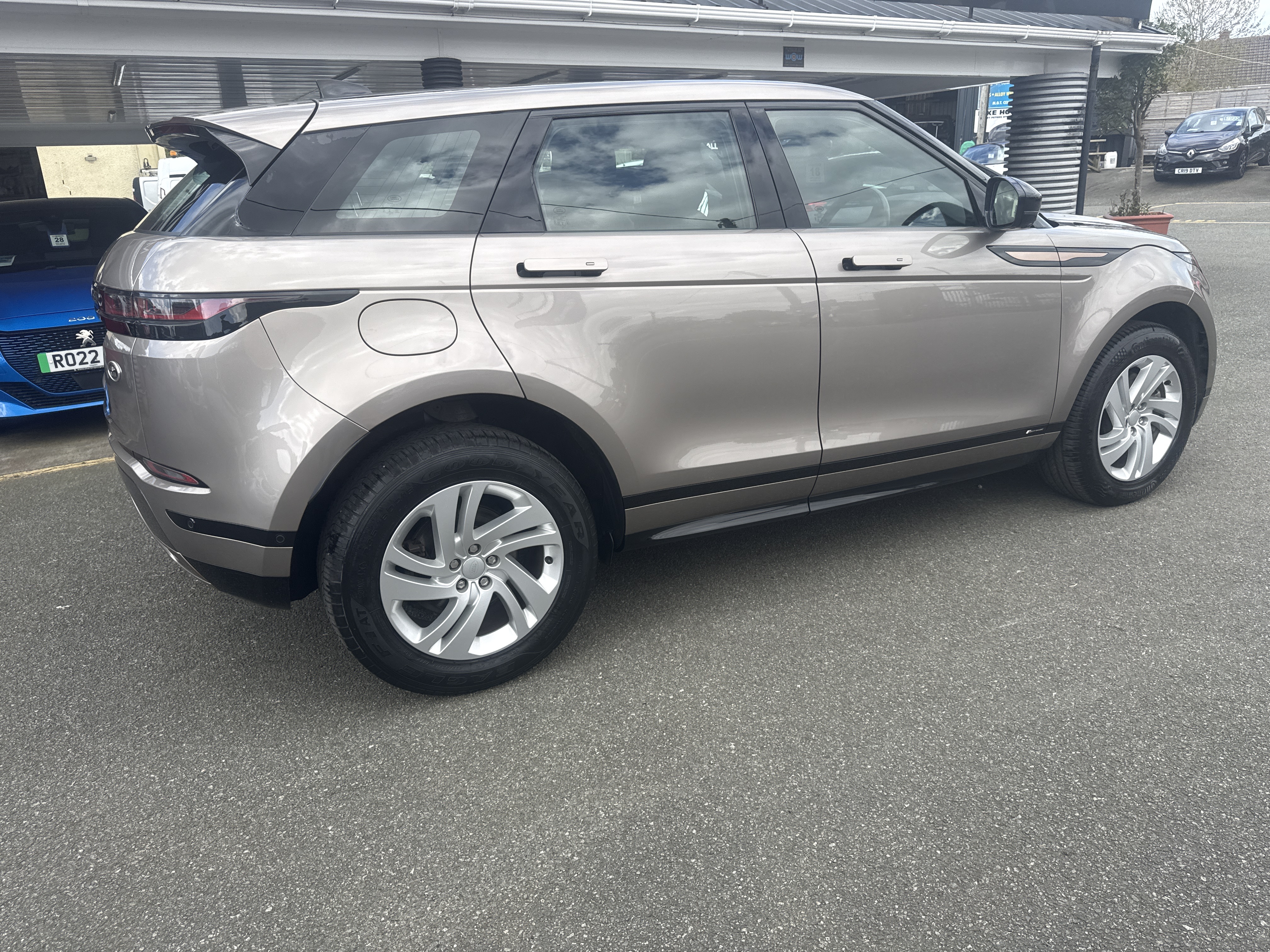 Land Rover RANGE ROVER EVOQUE R DYNAMIQUE DIESEL 2WD for sale at Mike Howlin Motor Sales Pembrokeshire