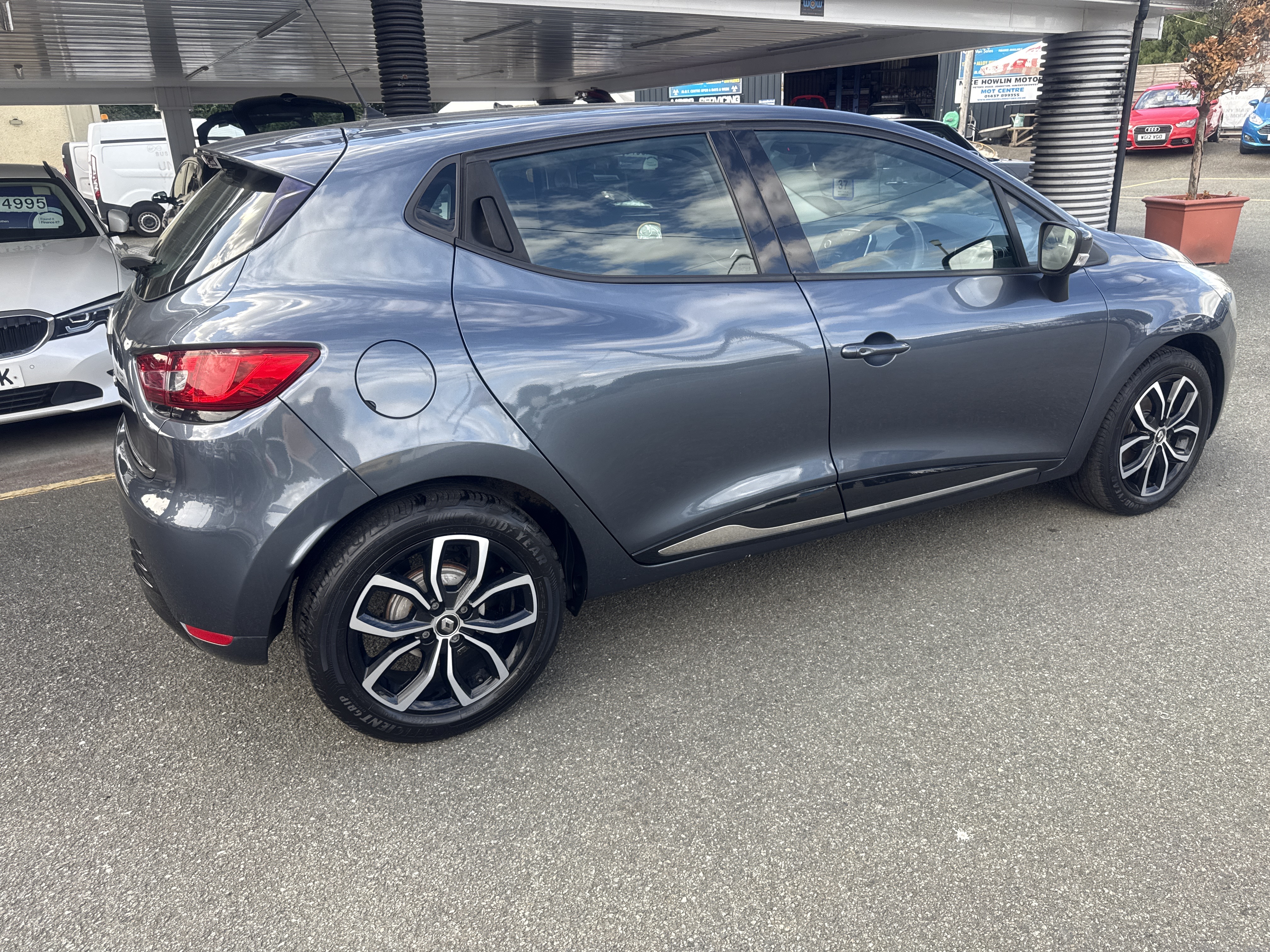 Renault CLIO DCI PLAY for sale at Mike Howlin Motor Sales Pembrokeshire