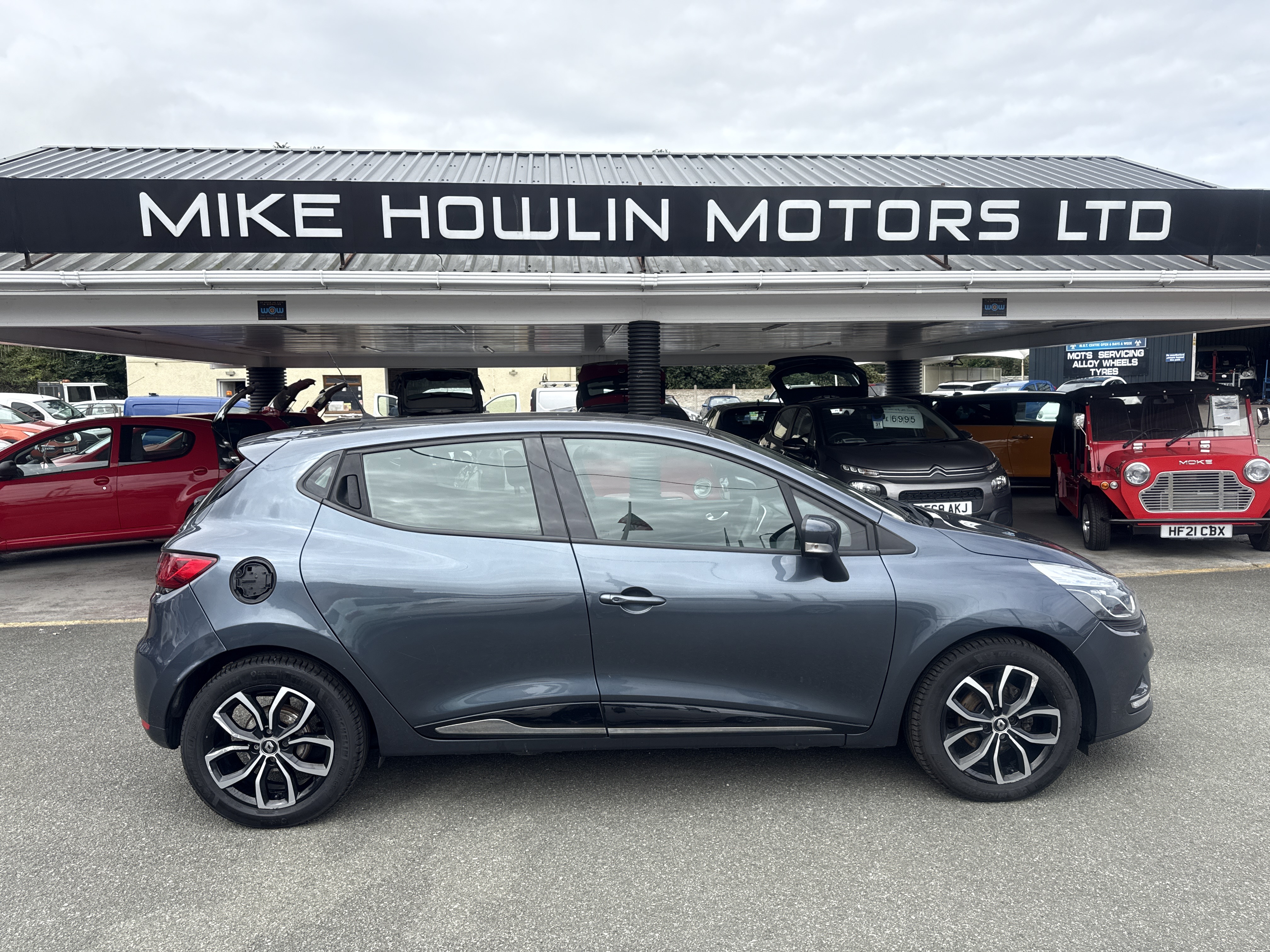 Renault CLIO for sale at Mike Howlin Motor Sales Pembrokeshire