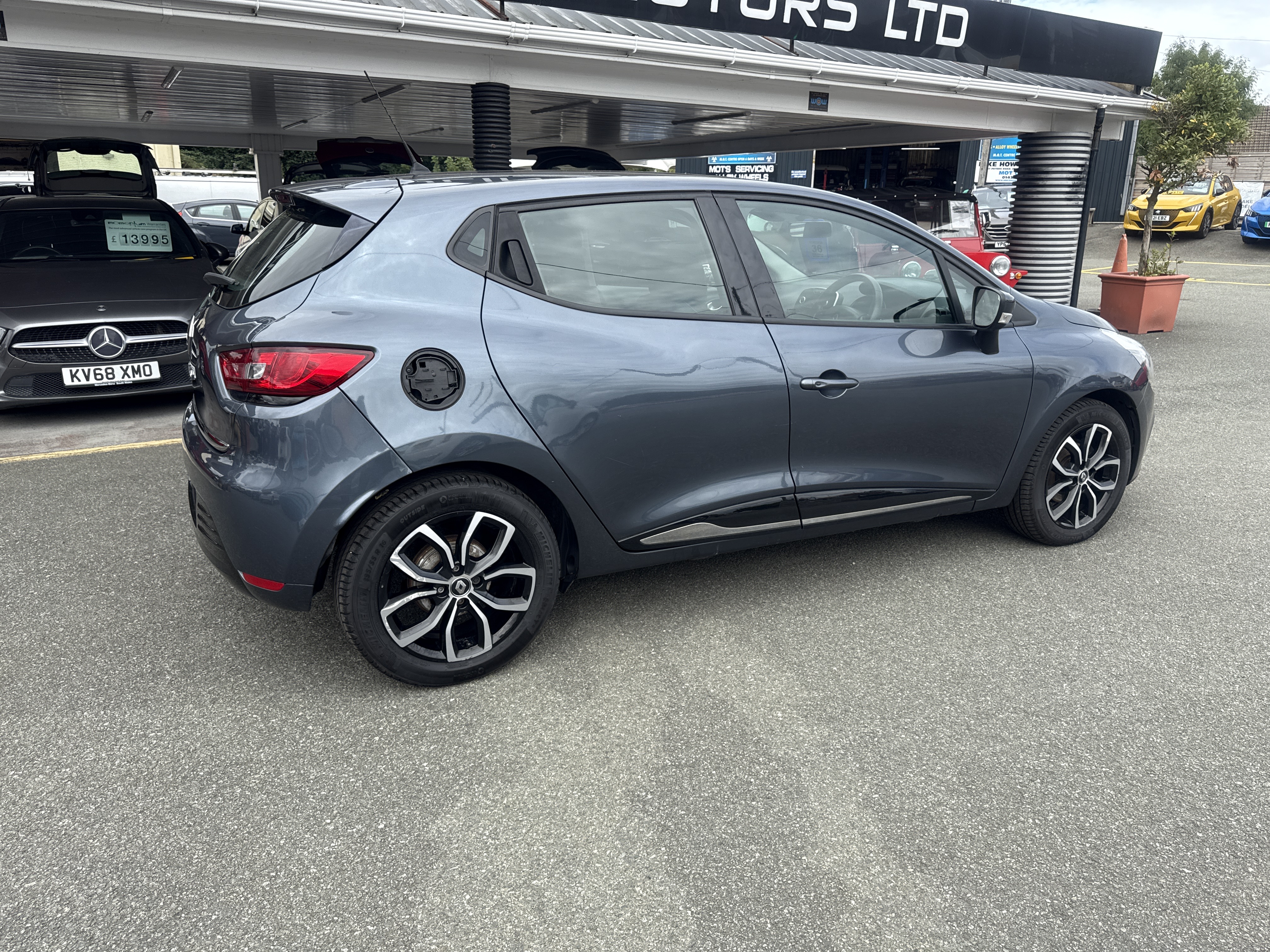 Renault CLIO for sale at Mike Howlin Motor Sales Pembrokeshire