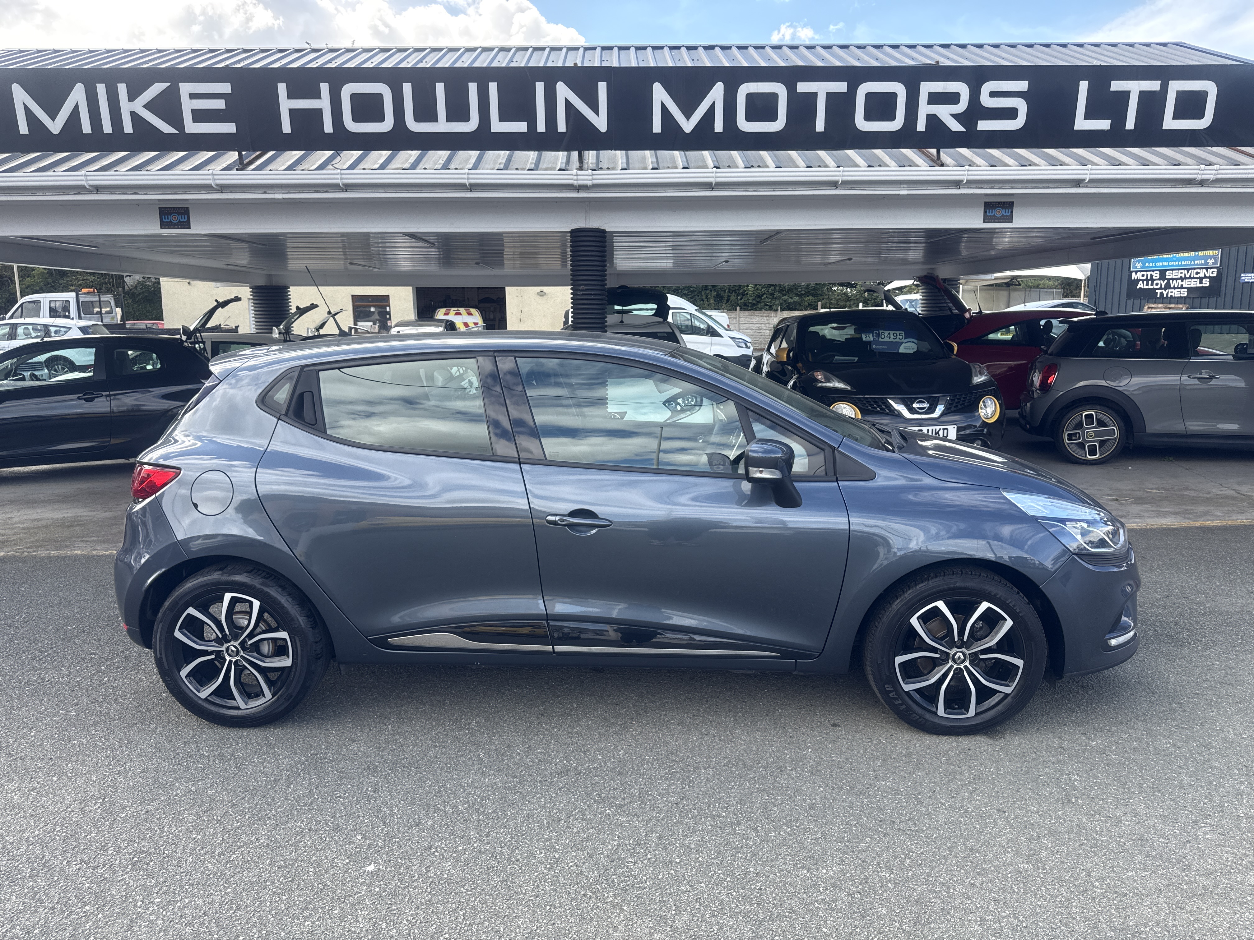 Renault CLIO DCI PLAY for sale at Mike Howlin Motor Sales Pembrokeshire