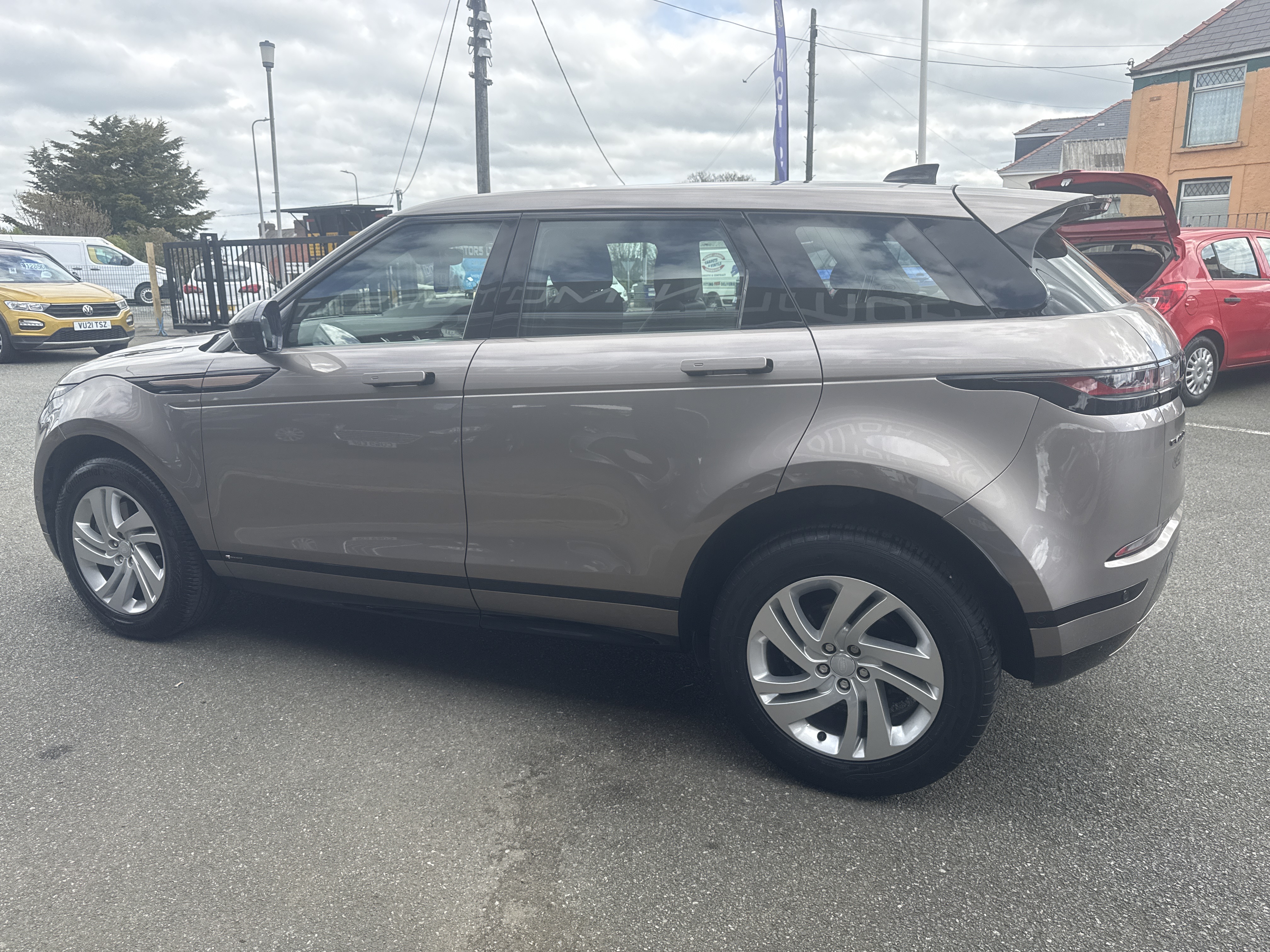 Land Rover RANGE ROVER EVOQUE R DYNAMIQUE DIESEL 2WD for sale at Mike Howlin Motor Sales Pembrokeshire