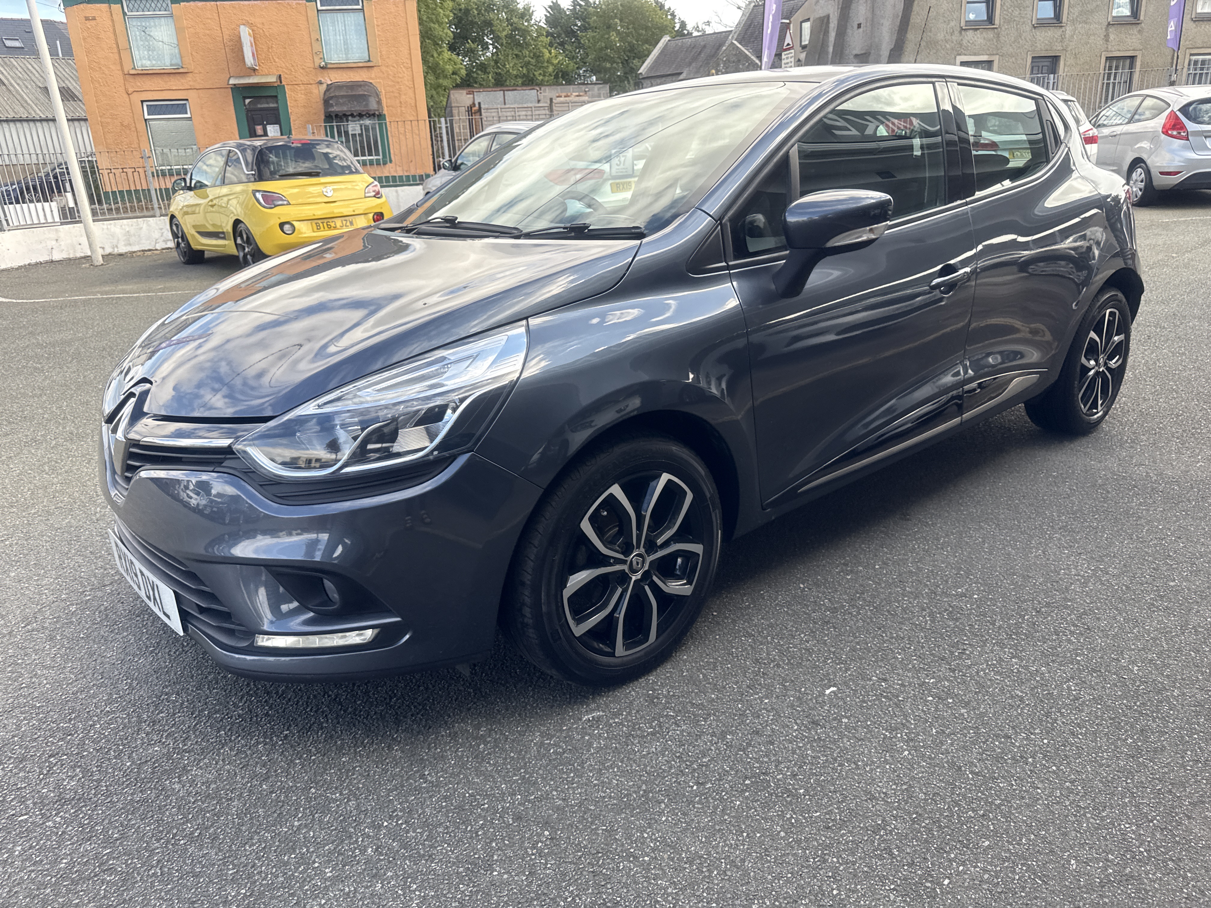 Renault CLIO DCI PLAY for sale at Mike Howlin Motor Sales Pembrokeshire
