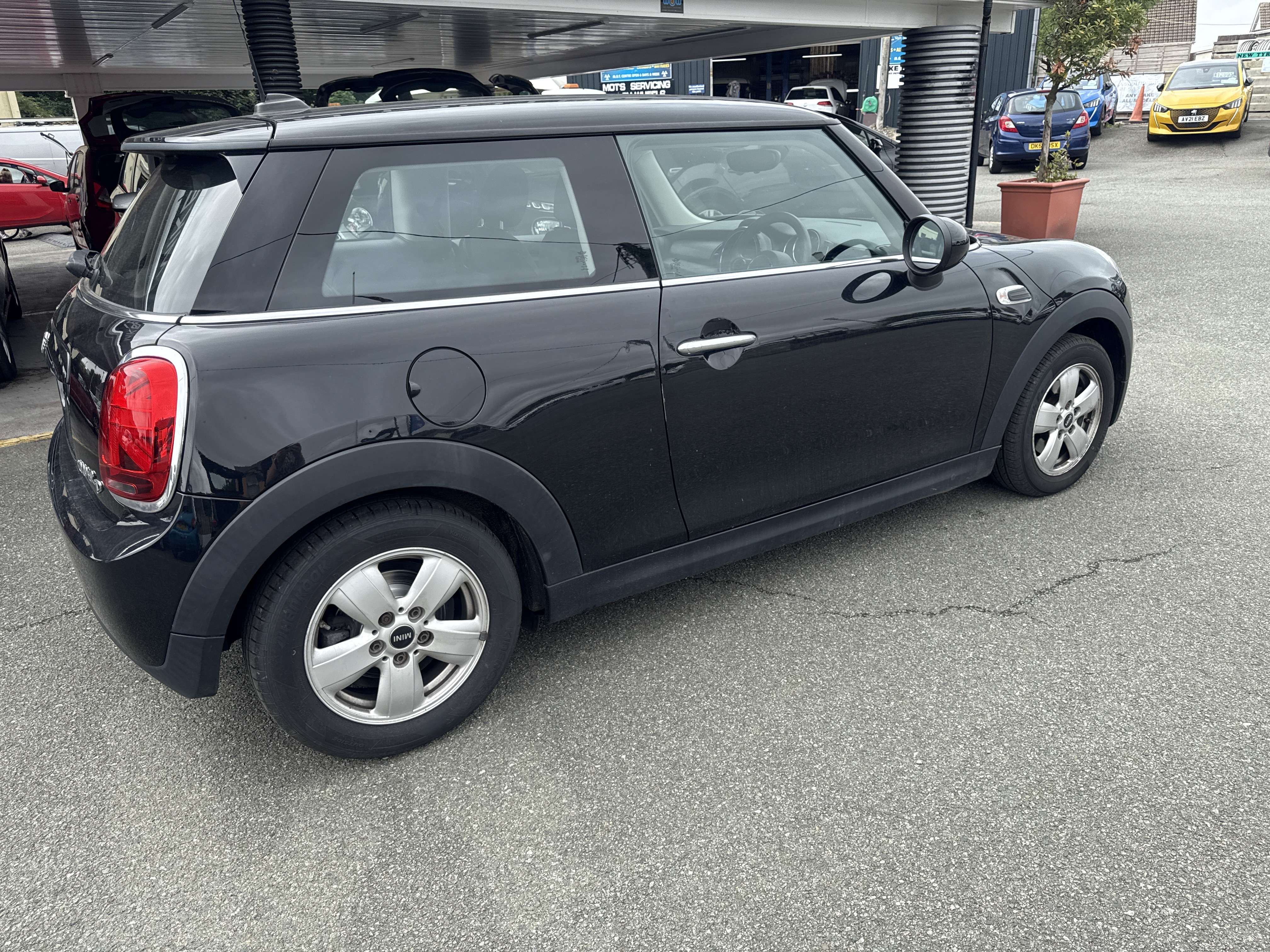 Mini COOPER D for sale at Mike Howlin Motor Sales Pembrokeshire